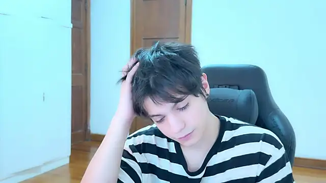 Snapshot of SasukeUhchiaa chatting on 09.14.25 SasukeUhchiaa online show from 09.14.25