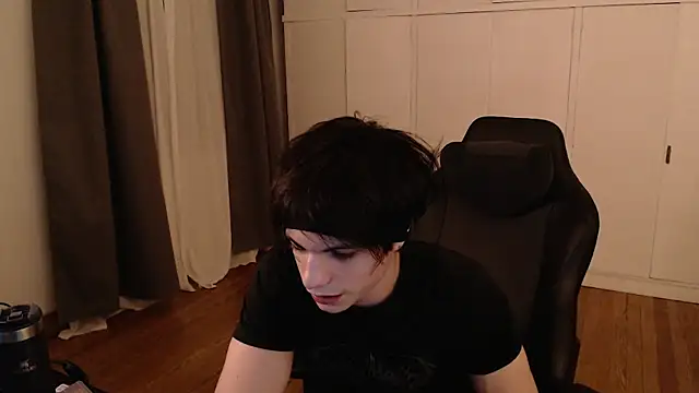 Snapshot of SasukeUhchiaa chatting on 01.13.26 SasukeUhchiaa online show from 01.13.26