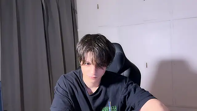 Snapshot of SasukeUhchiaa chatting on 02.20.26 SasukeUhchiaa online show from 02.20.26