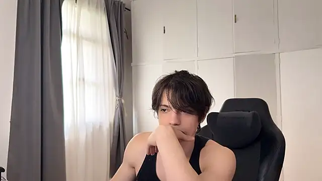 Snapshot of SasukeUhchiaa chatting on 03.20.26 SasukeUhchiaa online show from 03.20.26