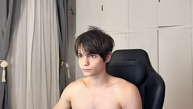 Snapshot of SasukeUhchiaa chatting on 03.30.26 SasukeUhchiaa online show from 03.30.26