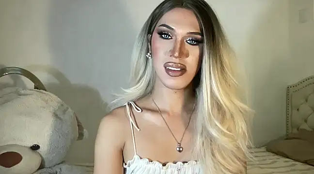 Snapshot of Ts_glamxxxx chatting on 02.15.25 Ts glamxxxx online show from 02.15.25