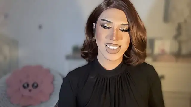 Snapshot of Ts_glamxxxx chatting on 10.15.25 Ts glamxxxx online show from 10.15.25