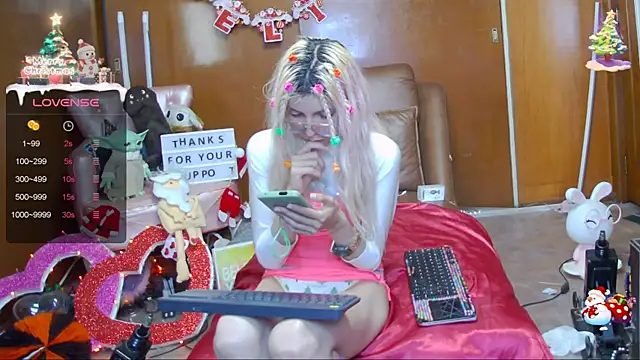 Skinygirl online show from 12.19.24