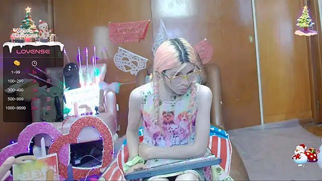 Skinygirl online show from 02.25.25