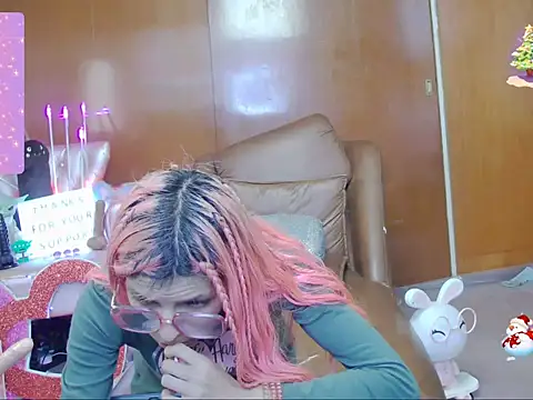 Skinygirl online show from 09.25.25