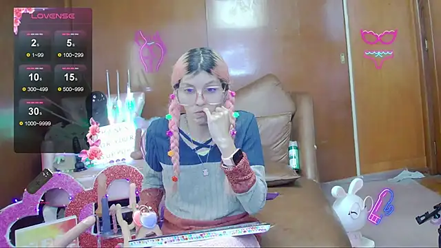 Skinygirl online show from 11.05.25