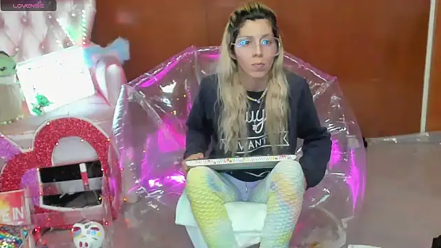 Skinygirl online show from 03.06.26