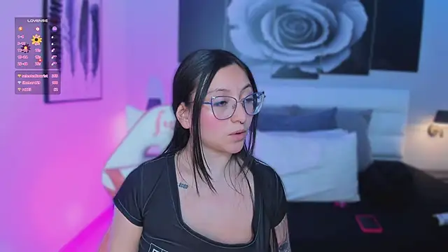 Snapshot of lucy_neil chatting on 03.01.25 lucy neil online show from 03.01.25