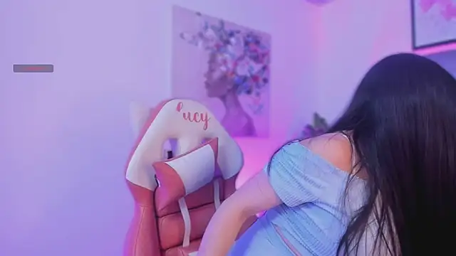 Snapshot of lucy_neil chatting on 10.19.25 lucy neil online show from 10.19.25