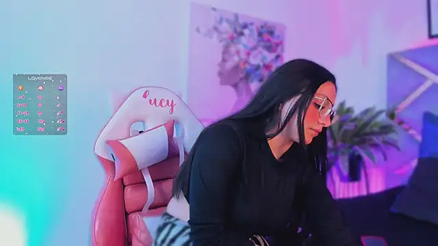 Snapshot of lucy_neil chatting on 11.02.25 lucy neil online show from 11.02.25