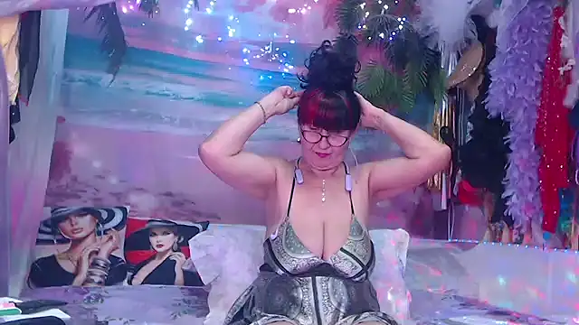 NightOrhideya online show from 09.23.25