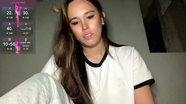 Snapshot of MeganTheRarest chatting on 06.18.26 MeganTheRarest online show from 06.18.26