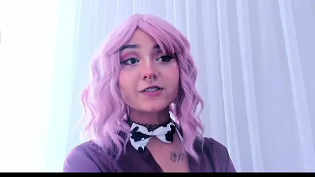 Emma Torres   online show from 02.15.25