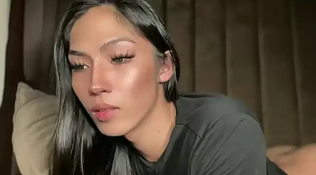 Bella Gordon online show from 12.21.24