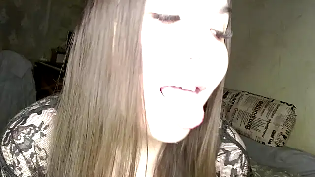 Snapshot of Var_Kiss chatting on 03.08.25 Var Kiss online show from 03.08.25