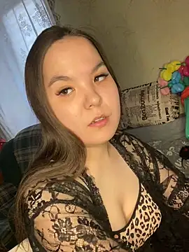 Snapshot of Var_Kiss chatting on 03.16.25 Var Kiss online show from 03.16.25