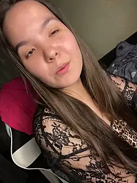 Snapshot of Var_Kiss chatting on 09.28.25 Var Kiss online show from 09.28.25