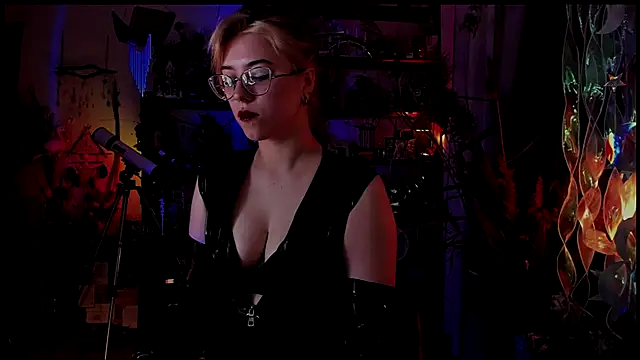 Snapshot of Scarlett_Wanner chatting on 12.04.24 Scarlett Wanner online show from 12.04.24