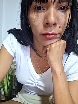 Doll Loren online show from 02.17.25