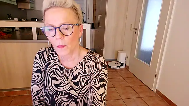 Snapshot of German_Milf chatting on 01.06.25 German Milf online show from 01.06.25