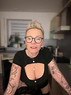 Snapshot of German_Milf chatting on 01.10.25 German Milf online show from 01.10.25