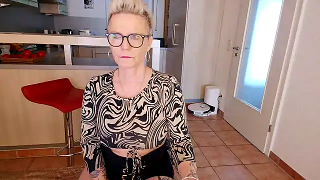 Snapshot of German_Milf chatting on 01.13.25 German Milf online show from 01.13.25