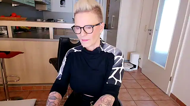 Snapshot of German_Milf chatting on 01.16.25 German Milf online show from 01.16.25