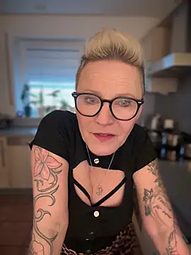 Snapshot of German_Milf chatting on 01.23.25 German Milf online show from 01.23.25