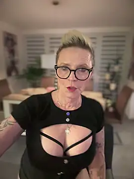 Snapshot of German_Milf chatting on 02.17.25 German Milf online show from 02.17.25