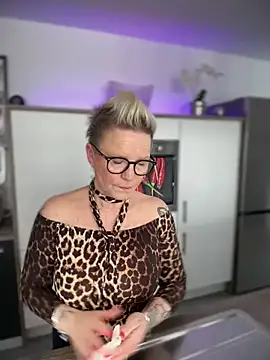 Snapshot of German_Milf chatting on 02.18.25 German Milf online show from 02.18.25