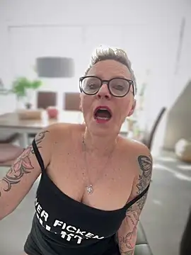 Snapshot of German_Milf chatting on 02.19.25 German Milf online show from 02.19.25