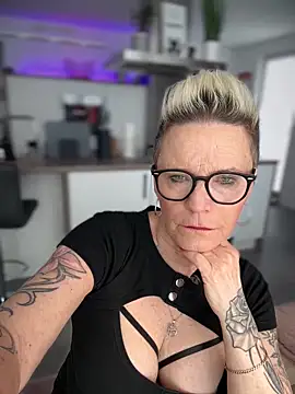 Snapshot of German_Milf chatting on 02.25.25 German Milf online show from 02.25.25