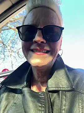 Snapshot of German_Milf chatting on 03.18.25 German Milf online show from 03.18.25