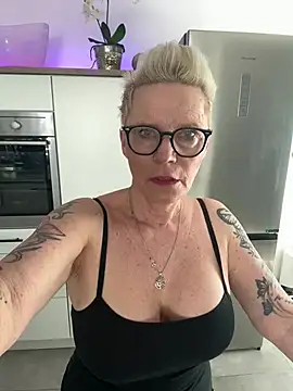 Snapshot of German_Milf chatting on 03.19.25 German Milf online show from 03.19.25