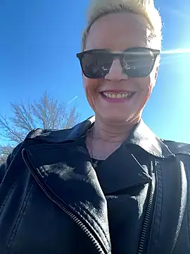 Snapshot of German_Milf chatting on 03.19.25 German Milf online show from 03.19.25