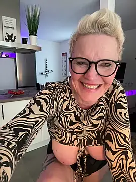 Snapshot of German_Milf chatting on 03.20.25 German Milf online show from 03.20.25