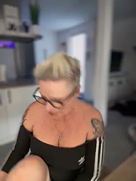 Snapshot of German_Milf chatting on 10.14.25 German Milf online show from 10.14.25