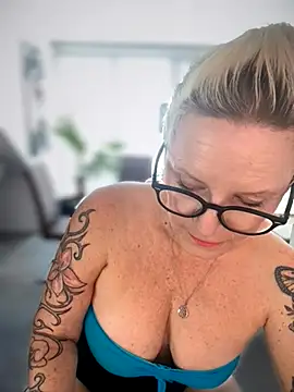 Snapshot of German_Milf chatting on 10.15.25 German Milf online show from 10.15.25