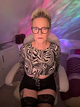 Snapshot of German_Milf chatting on 10.23.25 German Milf online show from 10.23.25