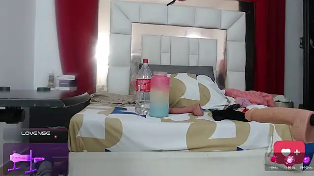 Snapshot of candyrojas chatting on 09.30.25 candyrojas online show from 09.30.25