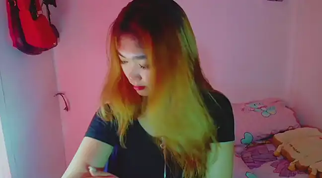 TR4NSCUTI3 online show from 12.28.24