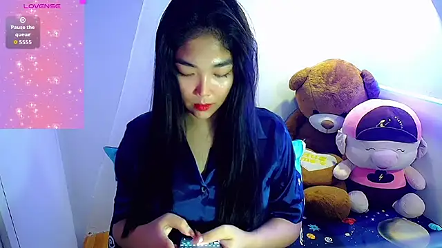 TR4NSCUTI3 online show from 09.29.25