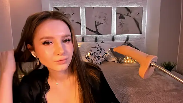 Betty June online show from 01.05.25