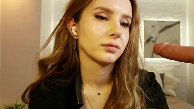 Betty June online show from 03.08.25