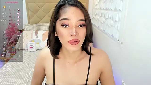 Snapshot of TsHeartXxx chatting on 11.21.25 TsHeartXxx online show from 11.21.25