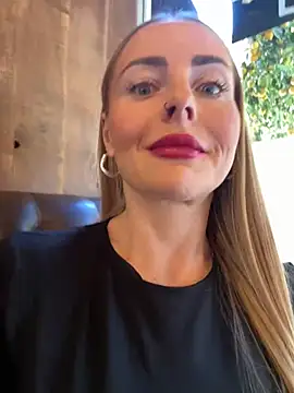 Snapshot of EmaSalis chatting on 12.15.24 EmaSalis online show from 12.15.24