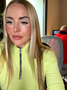 Snapshot of EmaSalis chatting on 10.16.25 EmaSalis online show from 10.16.25