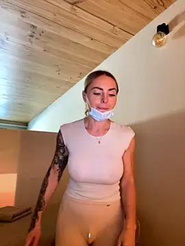 Snapshot of EmaSalis chatting on 10.17.25 EmaSalis online show from 10.17.25