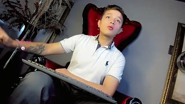 Snapshot of Tim_wolf chatting on 09.08.25 Tim wolf online show from 09.08.25